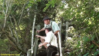 Parti seks berkumpulan liar bertukar ekstrem apabila Emma Blond mengambil dubur kejam daripada kumpulan itu