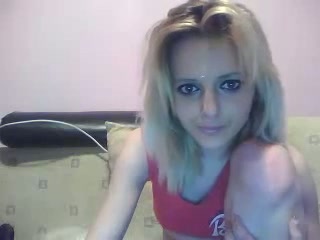 Cute blonde hottie with sexy eyes finally flashes her tits