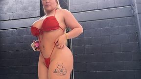 Blond-haired social media star shows her fucking skillz too