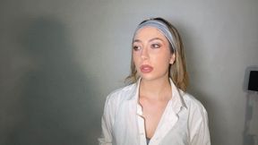 Reporter Naomi asks to police about restraints against human rights