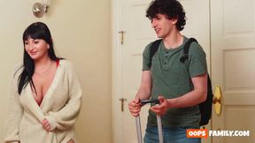 The passionate brunette Aleksa Mink chooses messy, rigid hookup to XXX!