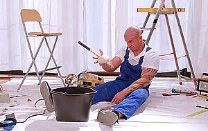 Jennifer mendez play  with a power tool
