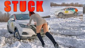 IRINA HARDLY STUCK IN THE SNOW NISSAN QASHQAI 4K full video 21 min