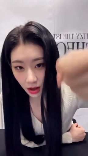 Korean k-pop fan gets teased by her crush while jerking off to