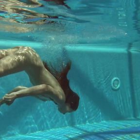 Irina Russaka shows sexy body underwater