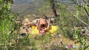 Noa Tevez gets bangs dude next to a lake. An unforgettable scene!