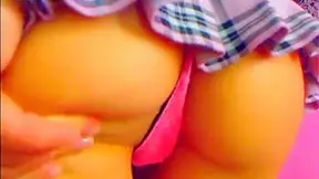 Buen culito y conchita en braguitas de una japonesita