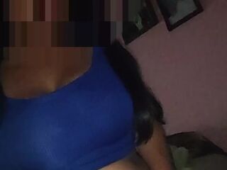 LA ESPOSA DE MI PAPÁ ME LA CHUPA Y SE LA METE CUANDO MI PAPÁ NO ESTÁ