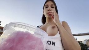 Ellie Luna flashing in Wien