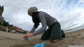 Dinosaur fossil making in the sand