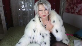 Sex performance of a mature bitch in a beautiful fur coat   ))