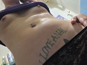 Ana Liz spreads her delicious pussy and plays with her nipples