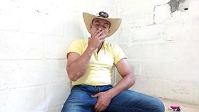 yuri gaucho - agroboy super dotado esguichando porra da pica grossa - urso brasileiro gozando forte