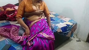 Devar Ne Mauka Dekh Desi Bhabhi Ko Chocolate Khilaa Ke Pela