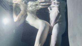 Real Couple - real fun in the pool