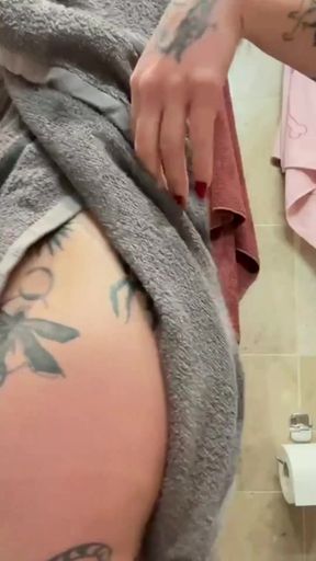 Amateur GF rides cock while showing off her cute ass
