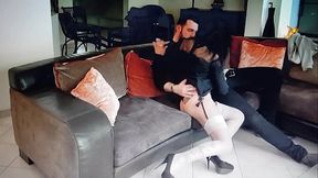 Premi&egrave_re partie ...Petite vid&eacute_o pour un cuni langoureux avec un plan cul dans ...