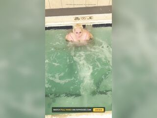 Davisdesires Is in the Pool See Her Cunt Drool