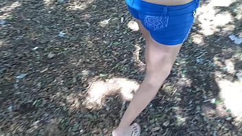 en el parque Quien no quiere tener una Vecina asi de cachonda mostrado su tetas y culo en p&uacute_blico xvideo RED segunda parte completo