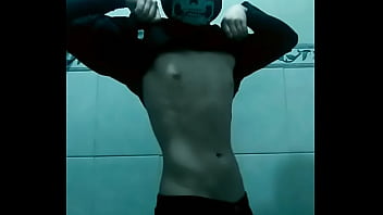 Funebree Twink japones da elite intelectual  tirando a roupa e ficando pelado na frente das c&acirc_meras
