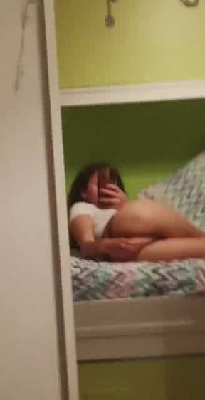 No quarto sozinha
