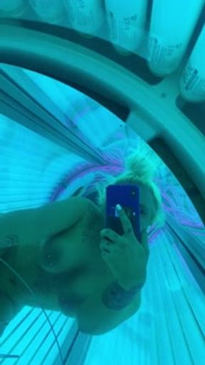 Brooklyn Madison Plays Around With Her Self Dancing In Stand Up Tanning Bed