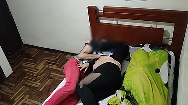 Le fui infiel a mi esposa cuando su mejor amiga viene ala casa y se queda en la casa misma cama Es una fantasía que todos los hombre queremos cumplir QUE BUENA COJIDA LE DI