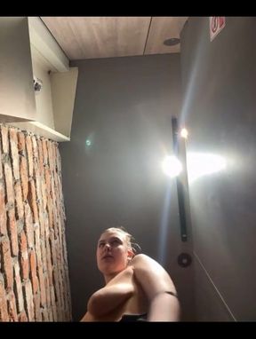 Extreme Masturbate in the Locker Room