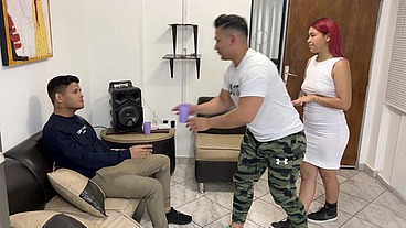 Bailando con La Esposa de mi Amigo y Aproveche para Frotarle mi Polla en Su Culo al frente de el NTR Netorare