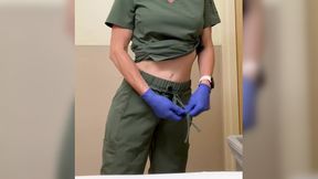 Nurse gets deepthroated during her shift