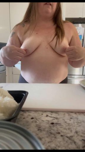 Topless Cooking & Nippleplay
