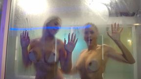 rainha hotwife tomando banho com a gataaasp, um banho inesquecivel (para eles)