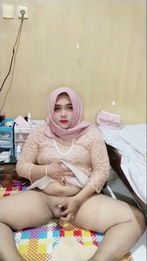 Hijab Crossdresser Ivvy Masturbates Till Cums