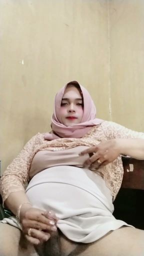 Hijab Crossdresser Ivvy Masturbates Till Cums