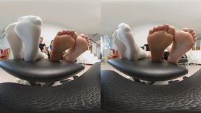 3DVR180 XINXIN YUANYUAN shows a big stinky foot