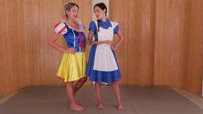 Wonderland feet fight clash: Bianca Ele vs. Valerie ( 1 PART )