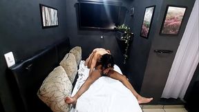 H&eacute_tero fica de pau duro durante massagem tailandesa - Parte 01