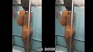 Fiz um video tomando banho e me depilei e dancei e o Jr Doidera ainda gravou um pouco eu me exibindo