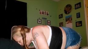 Busty milf bends over, exposing her big ass in Daisy Dukes
