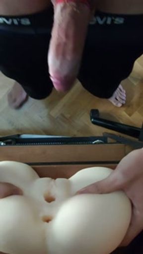 Streching her pussy...