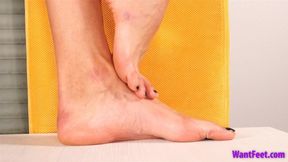 Big Standing Feet - Long Toes - HD MP4