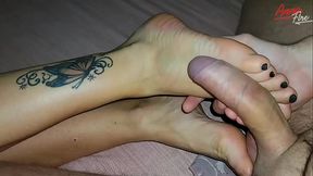 StepSon jerking off and cums on StepMom'_s feet