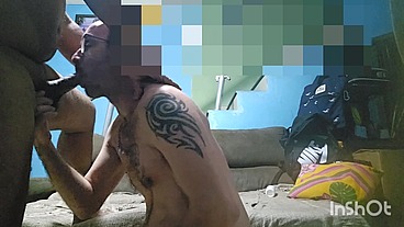 Meu visinho me fez uma visita e me leitou gostoso depois do trabalho