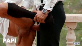 PAPI Bearded Stud Sir Peter Notices Cute Allen King & Makes His Move On Him For A Quick Fuck