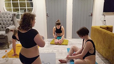 So good to finally be in the same space as Becci Beyond, faeriewillow and Scarlotrose ! Had a lovely group exercise and hand ...