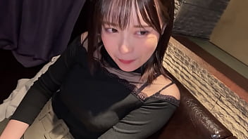 【潮吹き体質のあざカワ受付嬢】清楚なフリして超あざとい美人受付嬢と居酒屋&rarr_バッセンデート！「休憩したいなぁ&hellip_ダメ？」上目遣いのオネダリに完全敗北！/「いただきます」机の下に潜り込んでトロ顔チンしゃぶ！大量潮吹きマ●コに中出し！/夜景を見ながら二回戦！美尻を震わせ止まらないイキ潮でベッド浸水！