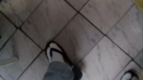 Foi s&oacute_ cal&ccedil_ar meu chinelo com meias que j&aacute_ fiquei com muito tes&atilde_o