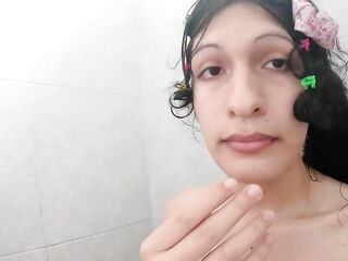 No hay nadie en casa, femboy aprovecha para jugar