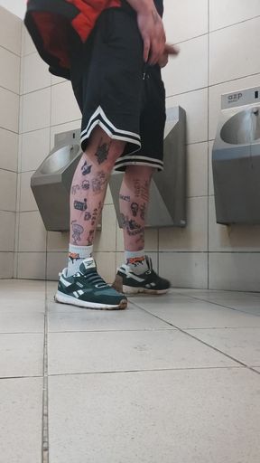 Solo at public toilete..