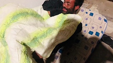 MORADOR DE RUA METENDO NO CUZINHO DA SAFADA NO MEIO DA RUA BÔNUS BASTIDORES